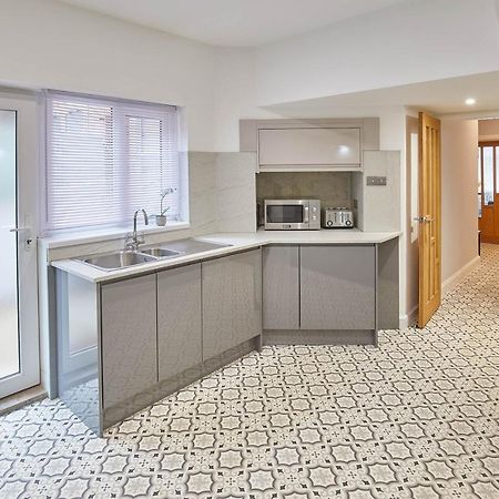 Ground Floor Apartment Скарборо Экстерьер фото